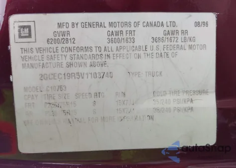 1997 Chevrolet C1500 Sportside z USA, uszkodzony, nr VIN 2GCEC19R5V1103740